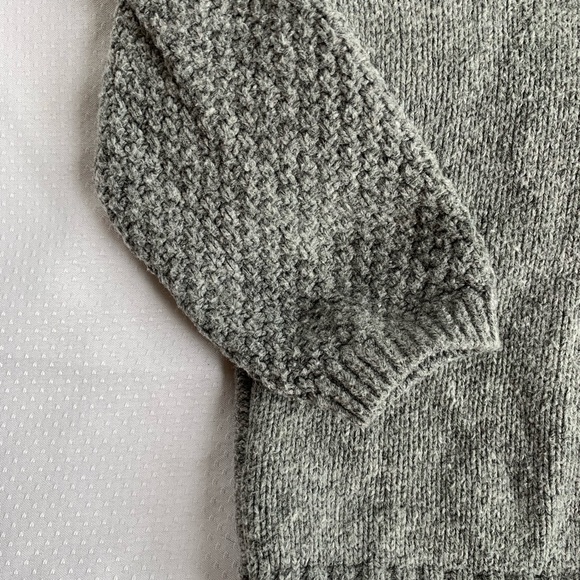 ✨SOLD✨ H&M Baby Gray Textured Knit Cardigan - Picture 4 of 6